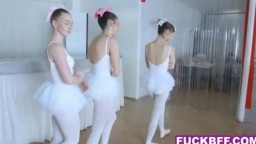 Ballettunterricht mit Ficken für drei süße Teens